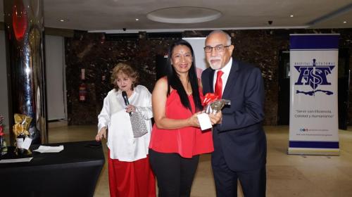 DMG entrega premio